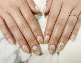 セミロング カラー ネイル Q Free nailsのネイルデザイン