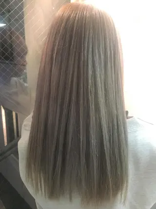 ロング カラー ヘアアレンジ 推し活専用 【派手髪】飯野ゆかりのヘアスタイル