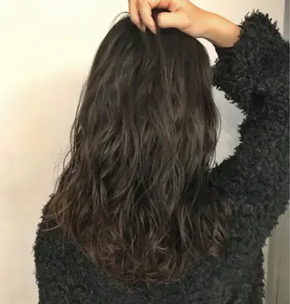 ロング カラー パーマ LOST CITY 横浜所属・🪐脱白髪染め 🪐松尾菜々美のヘアスタイル