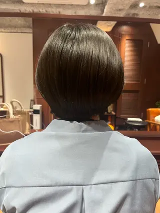 ショート urara /ブリーチ/艶カラーのヘアスタイル