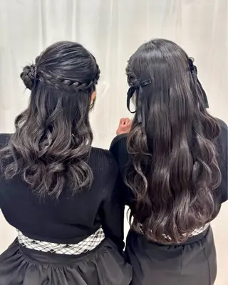 ロング ヘアアレンジ 𝒎𝒐𝒆🩰 名駅/ヘアメ/暖色♡のヘアスタイル