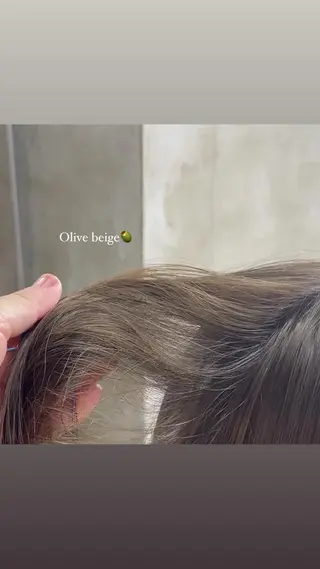 ミディアム 茜璃/ブリーチカラー /レイヤーカットのヘアスタイル