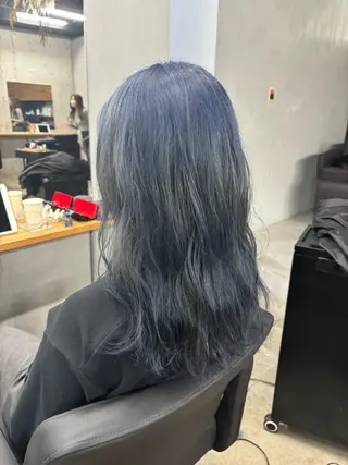 ミディアム カラー mono / Manatoのヘアスタイル