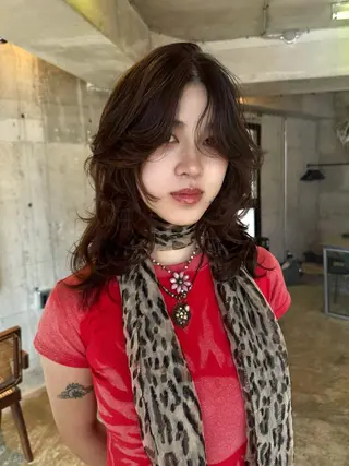 ミディアム カラー YOKO/パーマ レイヤーカットのヘアスタイル