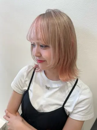 ミディアム カラー karin ボブハイトーンのヘアスタイル