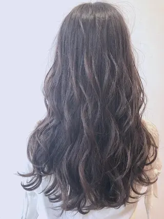 ミディアム カラー 360°キレイな ショートカットのヘアスタイル