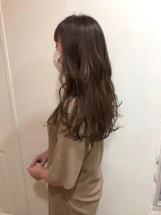 ロング カラー MIOベージュカラー 柔らかいカラーのヘアスタイル