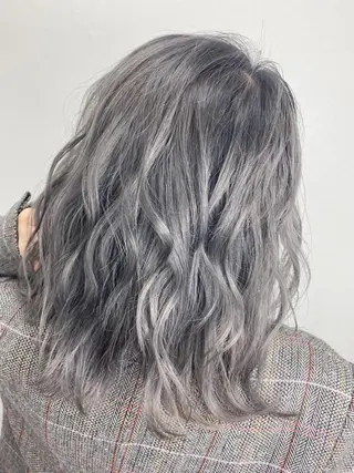 ロング ネイル カラー パーマ ヘアアレンジ マツエク・マツパ メンズ キッズ 🌟ブリーチ特化型 ハイトーンカラー🌟のヘアスタイル