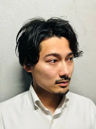 ミディアム パーマ メンズ ブロー東京　神田店所属・TAKUMI/神田/ ビジネス/フェードのヘアスタイル