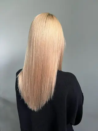 ロング hollo 原宿所属・ハイトーンカラー/ ダブルカラー/EMIのヘアスタイル