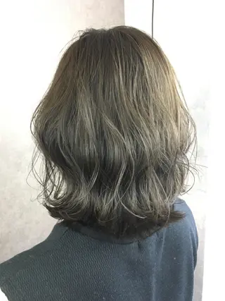 セミロング カラー ツイストスパイラル パーマ🟡KYOUのヘアスタイル