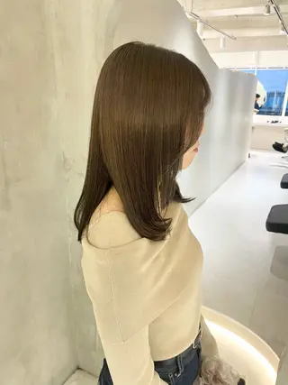 ミディアム カラー effect横浜所属・切りっぱなしボブ/ 艶カラー/綾莉のヘアスタイル