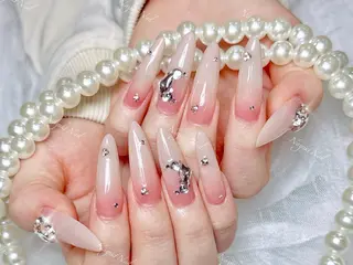 ネイル 🦋 Queenieのネイルデザイン