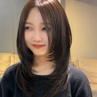 セミロング 亀井 詩奈のヘアスタイル