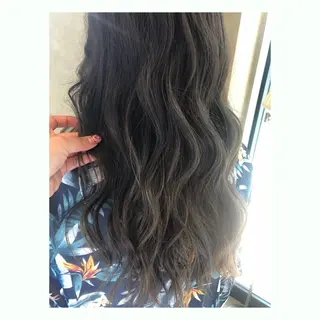 ロング カラー カワサキ ヒナコのヘアスタイル