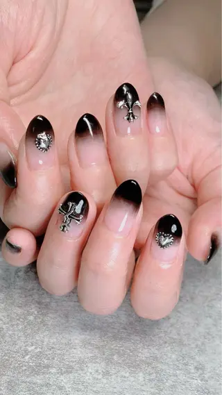 ネイル haleyume所属・shino🌟 痛ネイルのネイルデザイン