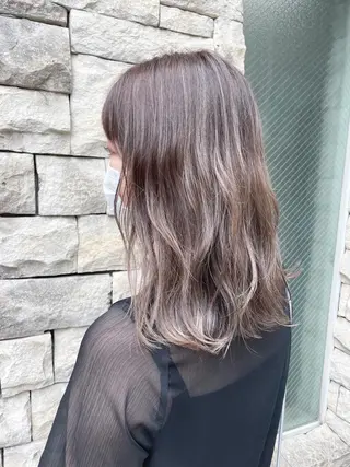ミディアム カラー EMANON天神所属・Hitomi Ezakiのヘアスタイル