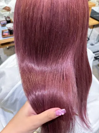 ロング カラー 肌に馴染むハイトーン /ミルクティーカラーのヘアスタイル