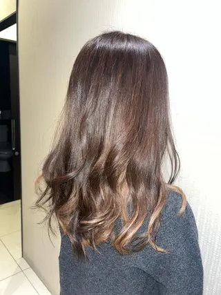 カラー RAY Field 小佐井悠未のヘアスタイル