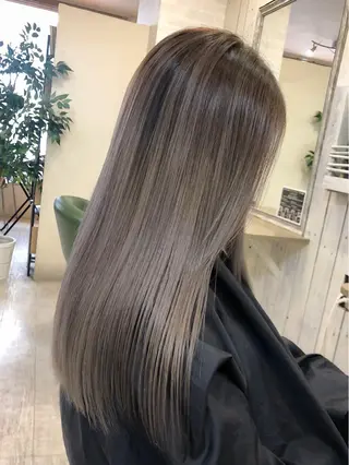 セミロング 韓国レイヤー外国人風 透明感カラー髪質改善のヘアスタイル