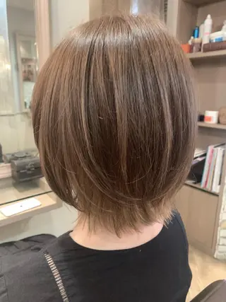 ショート カラー coupe ciseauxのヘアスタイル