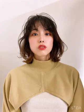 ミディアム カラー 小山 美月のヘアスタイル