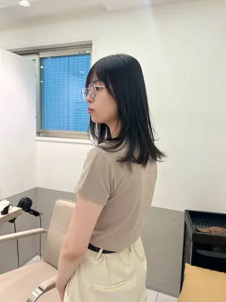 ミディアム カラー オリーブ/アッシュ やわらか透明感カラーのヘアスタイル