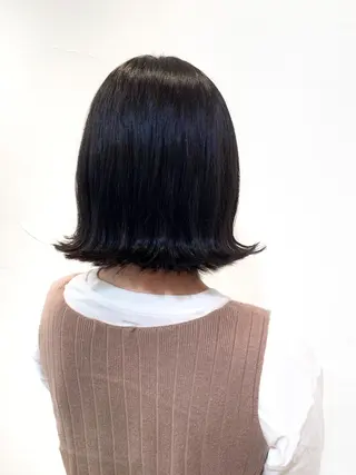 ショート カラー 乳井 悠香のヘアスタイル