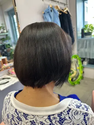ミディアム カラー Yuko ．のヘアスタイル
