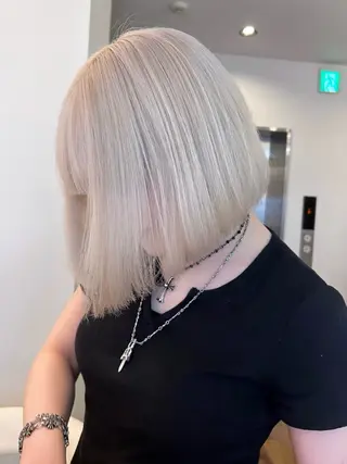 ショート カラー MARQUEE所属・Ayame / ハイトーンカラーのヘアスタイル