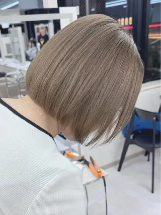 ミディアム 切りっぱなしボブイヤ リングカラー清水隆央のヘアスタイル