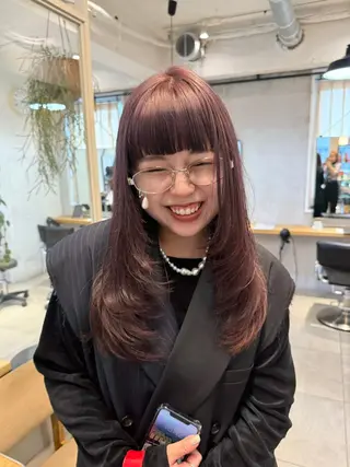 ロング カラー ミルクティー× グレージュMOMOのヘアスタイル