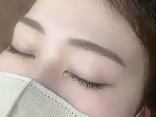 アイブロウ Ami/束感エクステ /韓国風マツパの眉毛・アイブロウイメージ