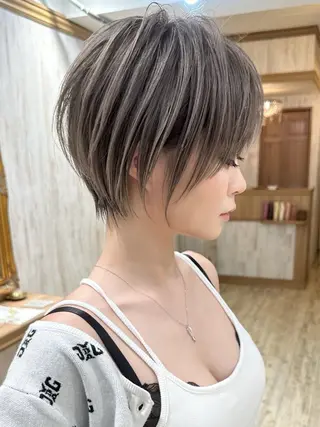 ショート カラー おのだ あやなのヘアスタイル