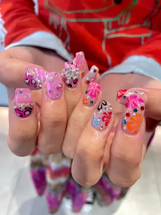 Shiori･:* 💫のネイルデザイン