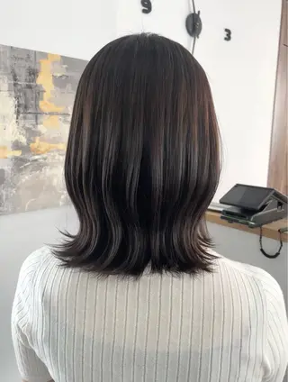 ミディアム Mina/岡山/矯正 ブリーチ/レイヤーのヘアスタイル