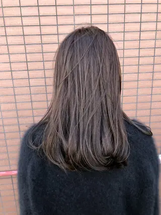 ミディアム カラー 浦野 阿貴のヘアスタイル