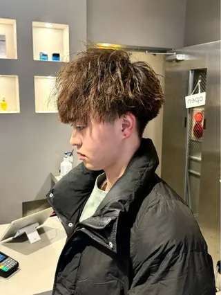 ミディアム パーマ ヘアアレンジ メンズ 顔まわりカット の達人のヘアスタイル