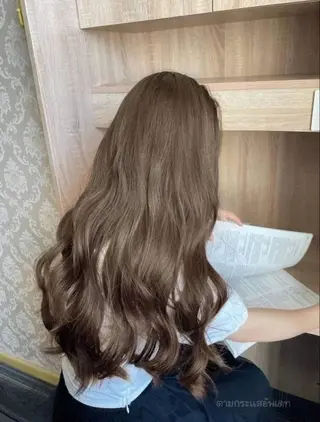 セミロング カラー サロウィン　神戸三宮店所属・三宮No.1ブリーチ 無しカラー/杉山太貴のヘアスタイル