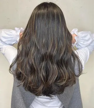 ロング カラー mako🌷ミニモ 限定クーポン多数🆕のヘアスタイル