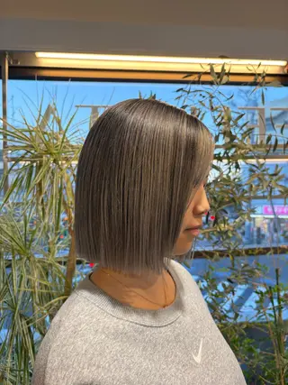 ミディアム 西片 麻那のヘアスタイル