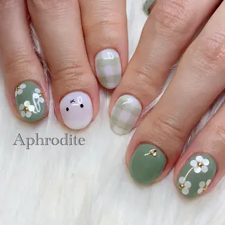 ネイル Aphrodite パラジェル認定サロンのネイルデザイン