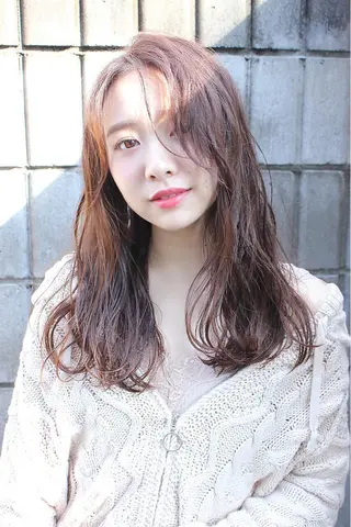 セミロング カラー 川越 輝梨奈のヘアスタイル