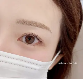 アイブロウ 🐈似合わせ眉/ 韓国風束感まつげ🐈のマツエク・マツパデザイン