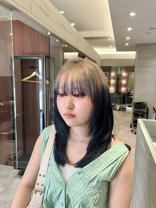 セミロング カラー サキ🤍ハイトーン 🩰くびれ巻きヘアのヘアスタイル