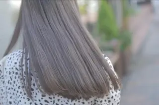 ロング カラー Armoire所属・安藤悠里/ハイトーン /デザインカラーのヘアスタイル