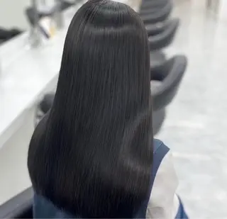 ミディアム パーマ ヘアアレンジ 🩵ダメージレス艶感 ハイトーン🩷のヘアスタイル