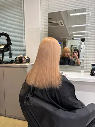 カラー ベージュ／ブラウン/ ナチュラルレイヤーのヘアスタイル