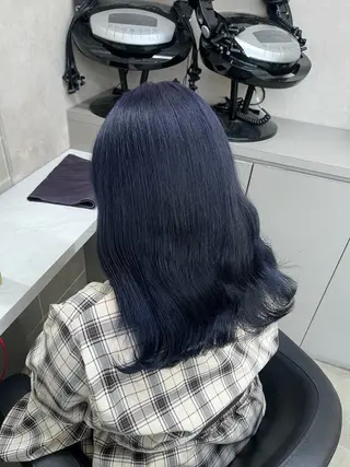 セミロング 寒色＆ブリーチ特化 寒色MiOのヘアスタイル