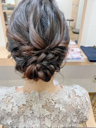 ミディアム ヘアアレンジ GRANLUSSO 〜グランルッソ駅前店所属・木口 嘉美のヘアスタイル